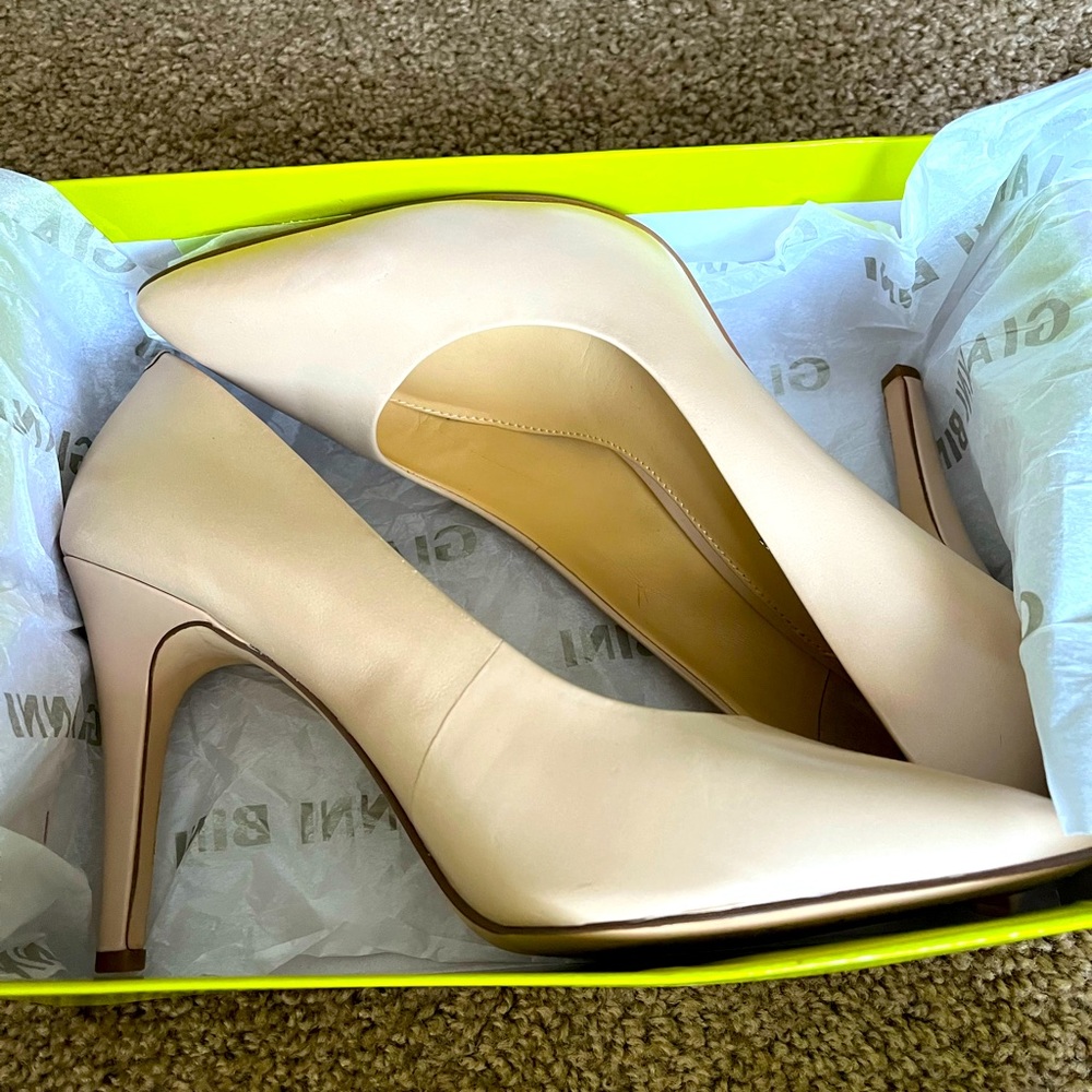 Gianni Bini, Crème/Bisque Heels, size 11, like New, style name Robynn